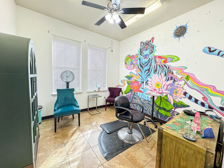 More Photos Of 1311 Chisholm Trl, Round Rock Office For Sale