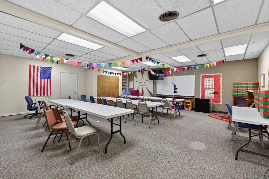 More Photos Of 147 E Hurst Blvd, Hurst Religious Facility For Sale