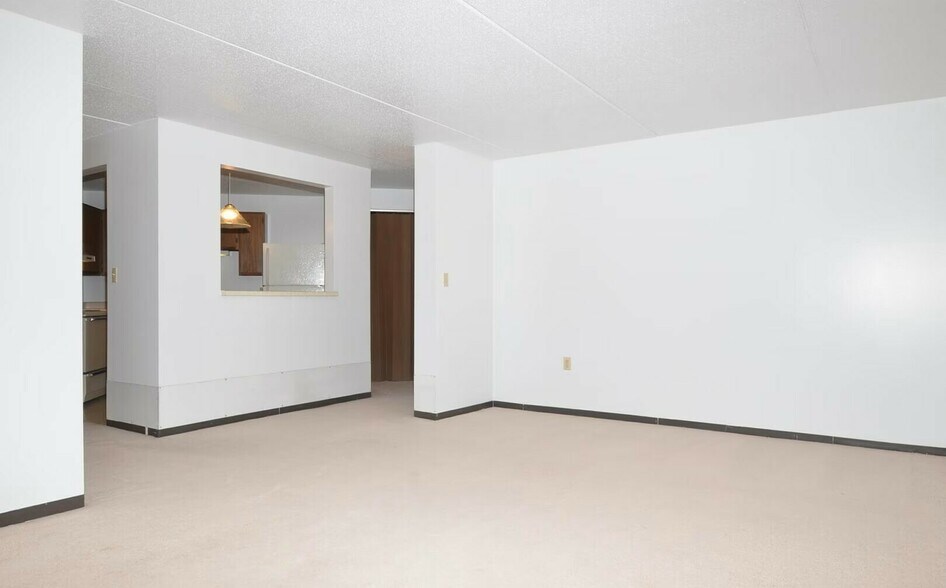More Photos Of 208 2nd St NW, East Grand Forks Apartments For Sale