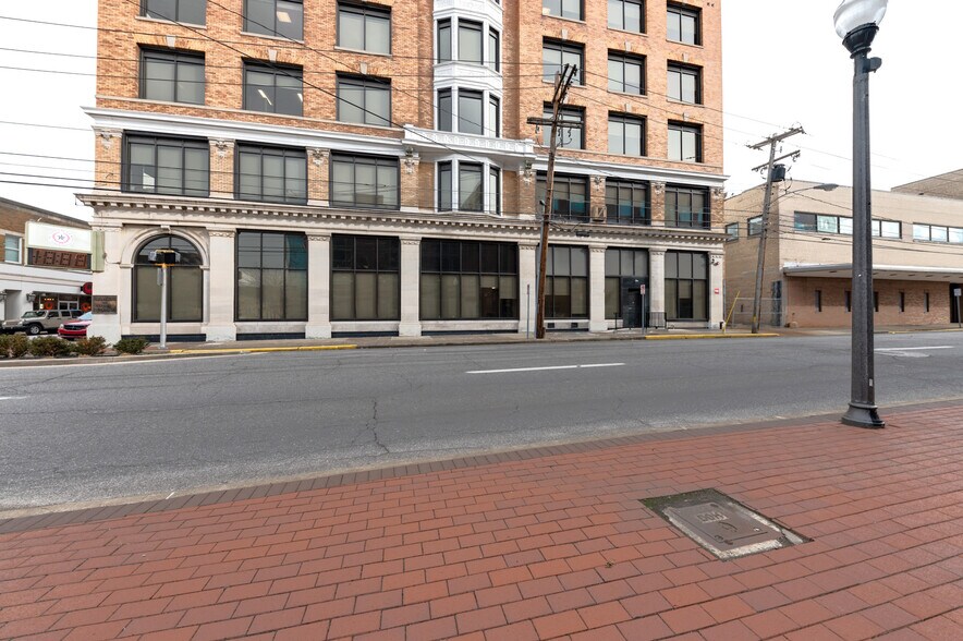 More Photos Of 700 Market St, Parkersburg Office For Lease