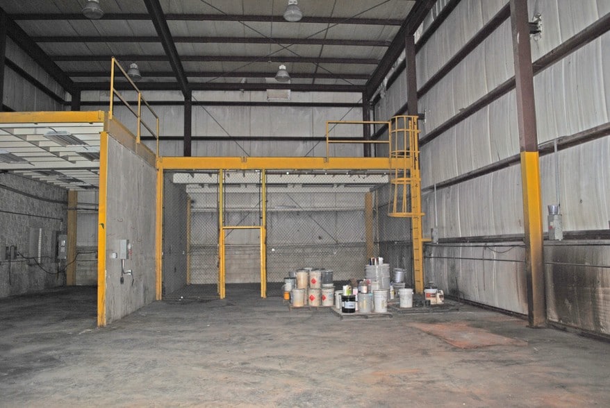 More Photos Of 223-227 S Main St, Wagoner Warehouse For Sale