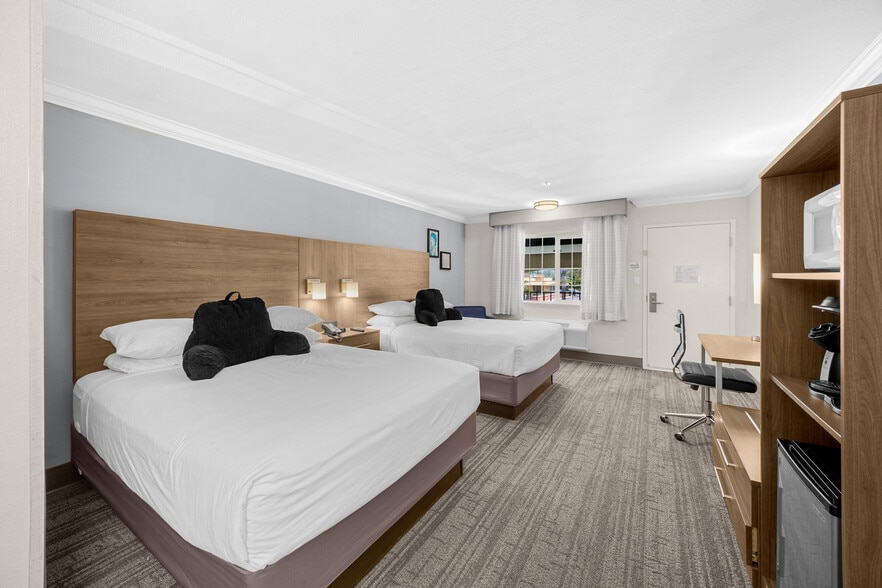 More Photos Of 28980 Old Town Front St, Temecula Hotel For Sale