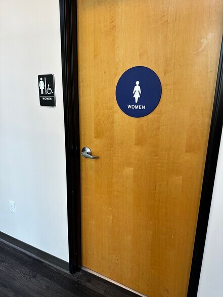 More Photos Of 45 Rincon Dr, Camarillo General Retail For Lease