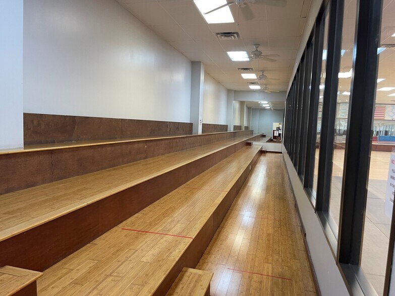 More Photos Of 1717 S Mason Rd, Katy Freestanding For Lease