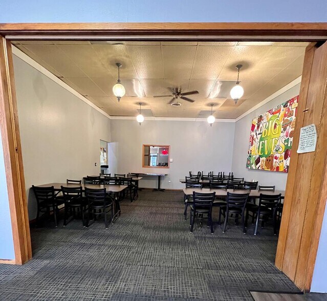 More Photos Of 1004 Main St, Manson General Retail For Sale