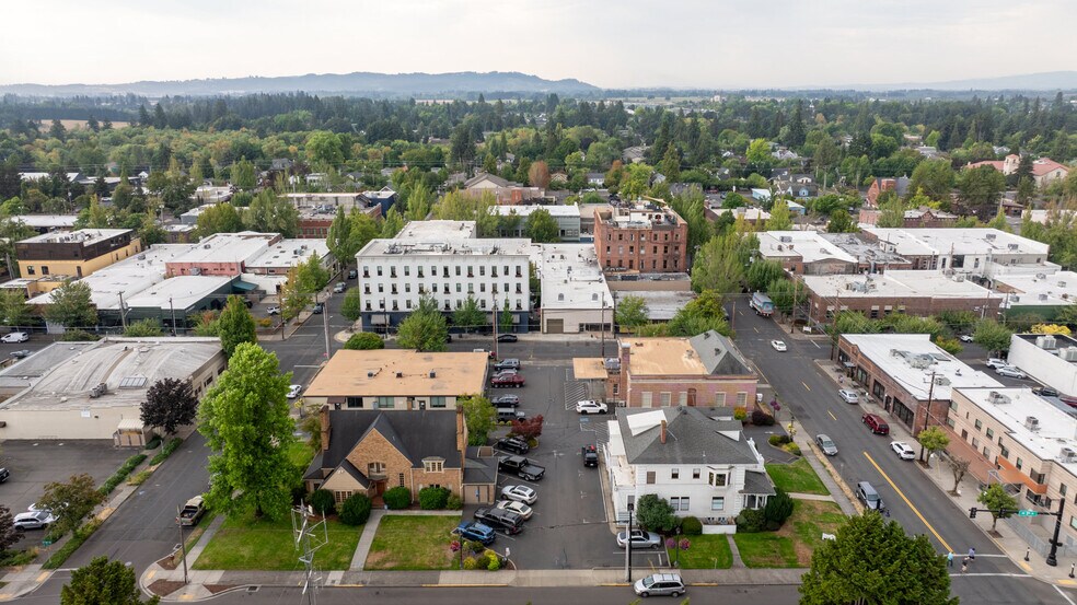 More Photos Of 414 NE Evans St, Mcminnville Office For Sale
