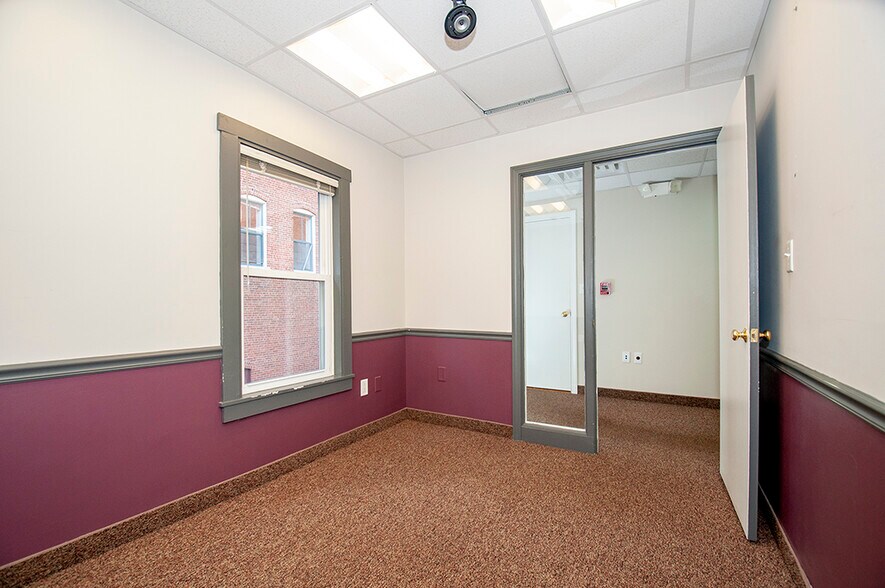 More Photos Of 4 Davis Ct, Brookline Loft Creative Space For Sale