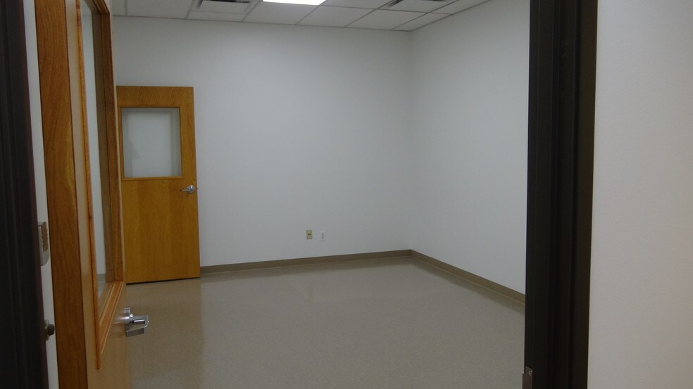 More Photos Of 12801 Silver Lake Rd, Brighton Manufacturing For Sale