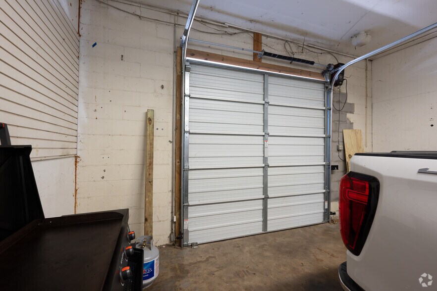 More Photos Of 2910 Edith Ln, Haltom City Light Manufacturing For Sale