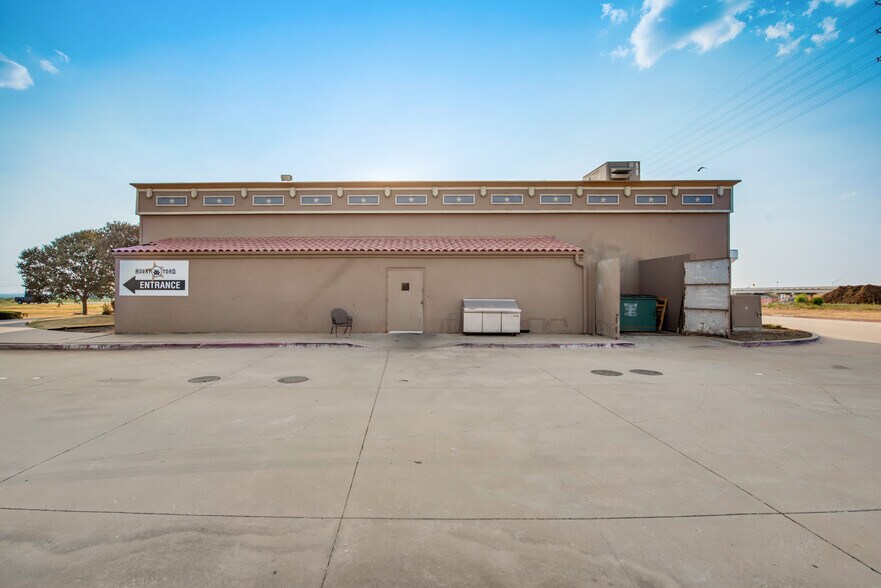 More Photos Of 5812 N Interstate 35, Denton Restaurant For Sale