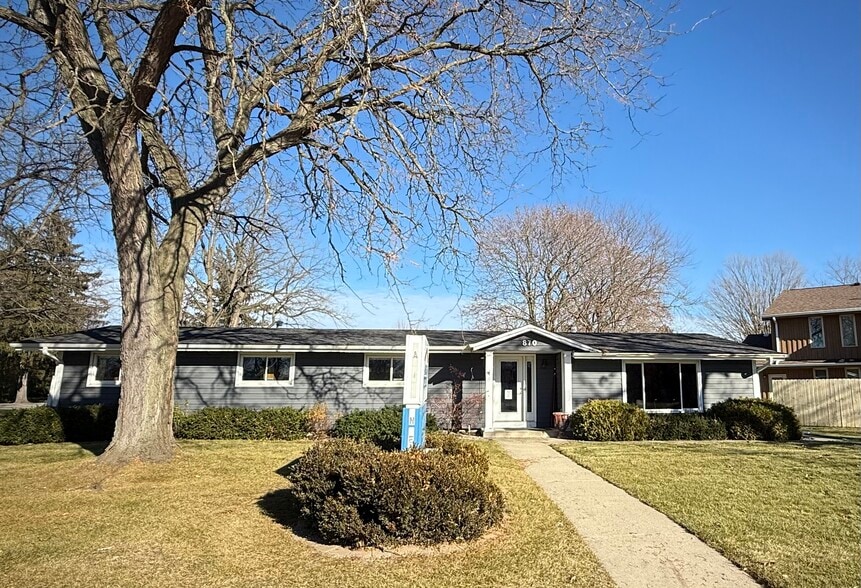 Primary Photo Of 870 Summit Ave, Oconomowoc Office For Sale