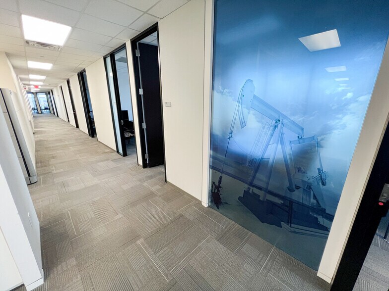 More Photos Of 303 Veterans Airpark Ln, Midland Office For Lease