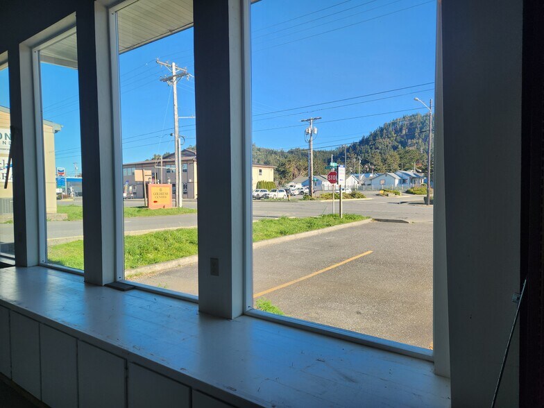 More Photos Of 29670 Ellensburg Ave, Gold Beach Storefront For Sale