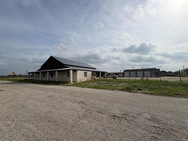 More Photos Of 1500 Simmons Ave, Jourdanton Warehouse For Sale