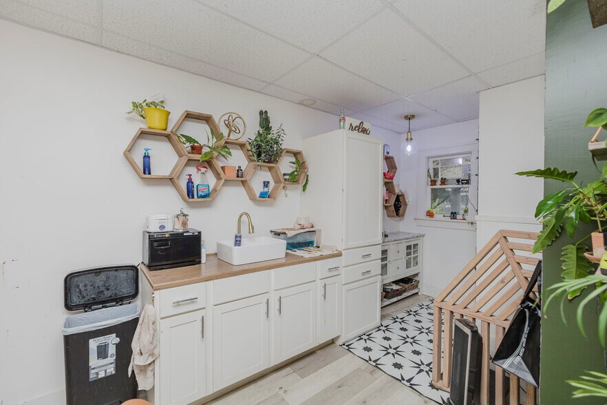 More Photos Of 2808 E Douglas Ave, Wichita Storefront Retail Office For Sale
