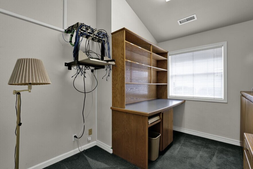 More Photos Of 1875 Highway 101, Florence Office For Sale