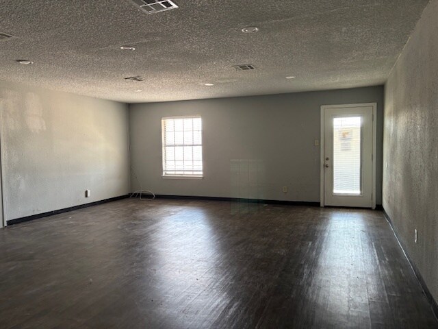 More Photos Of 400 Chisholm Valley Dr, Round Rock Unknown For Lease