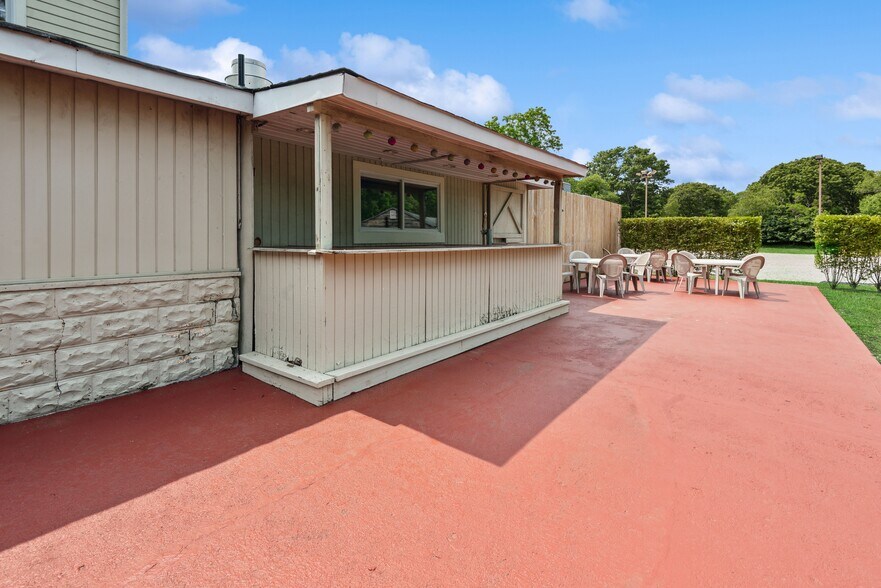 More Photos Of 2647 Montauk Hwy, Brookhaven Restaurant For Sale