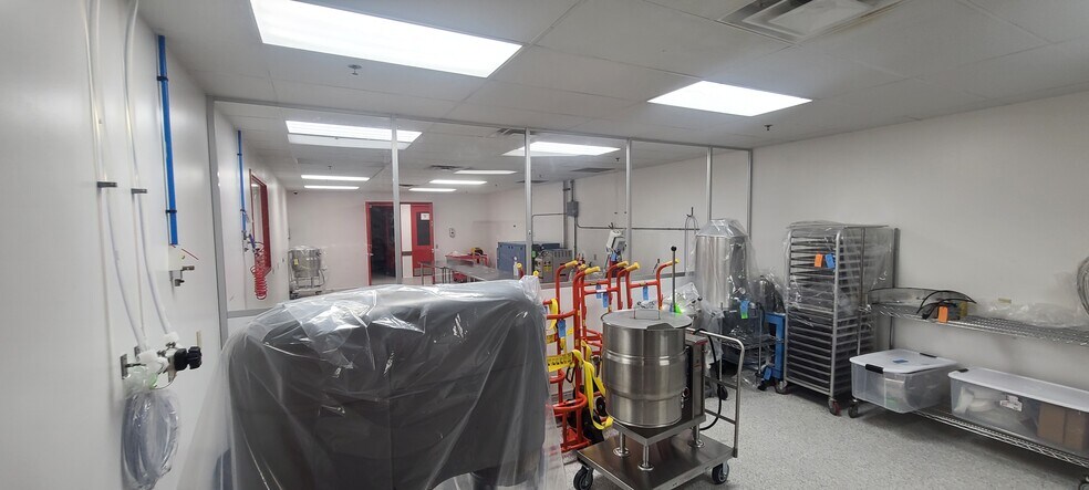 More Photos Of 2400 Pilot Knob Rd, Mendota Heights Light Manufacturing For Lease