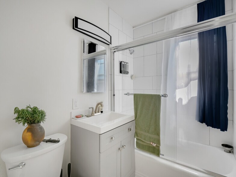 More Photos Of 4061 Wade St, Los Angeles Apartments For Sale