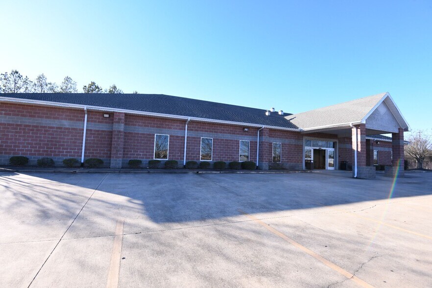 More Photos Of 2089 Southridge Dr, Tupelo Medical For Sale