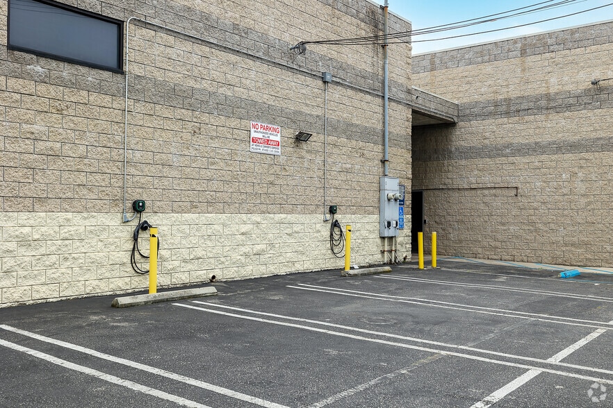 More Photos Of 11837-11845 Teale St, Culver City Warehouse For Lease