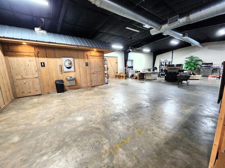 More Photos Of 5320 S Pine Ave, Ocala General Retail For Sale