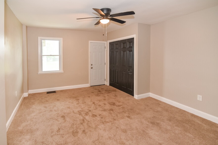 More Photos Of 15 Sollers Point Rd, Dundalk Multifamily For Sale