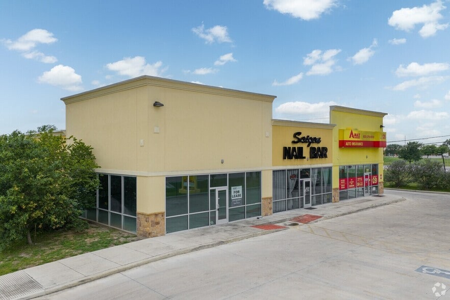 Primary Photo Of 1499 E Court St, Seguin Storefront For Lease