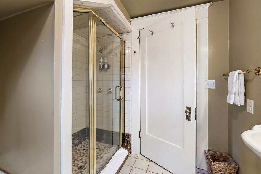 More Photos Of 455 N Oregon St, Jacksonville Hospitality For Sale