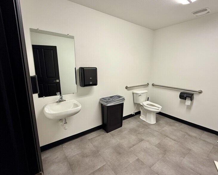 More Photos Of 526 N 400 W, North Salt Lake Office For Sale