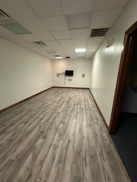 More Photos Of 309 N Main St, Kingfisher Freestanding For Lease