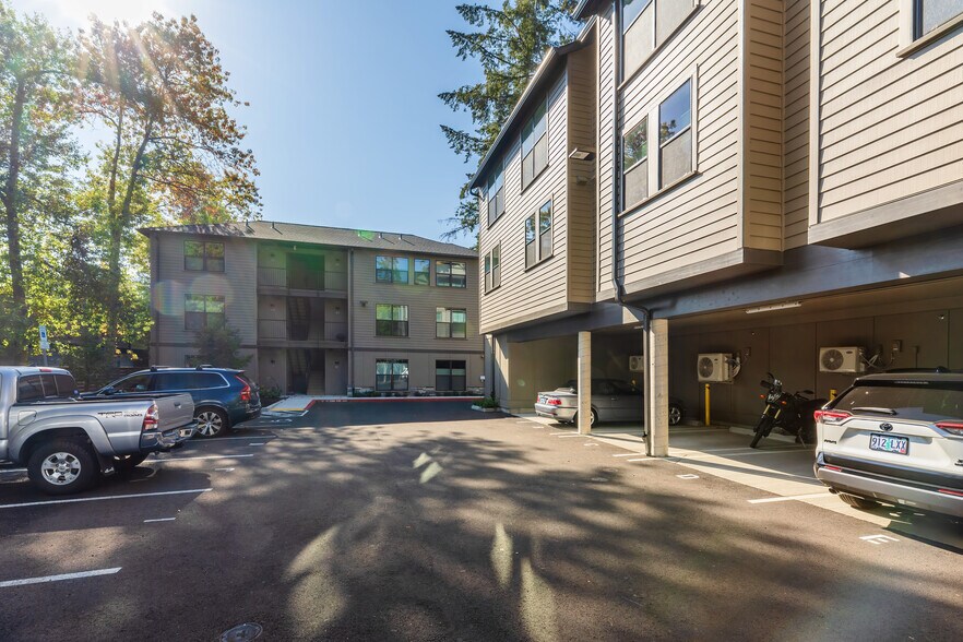 More Photos Of 15948 Quarry Rd, Lake Oswego Apartments For Sale