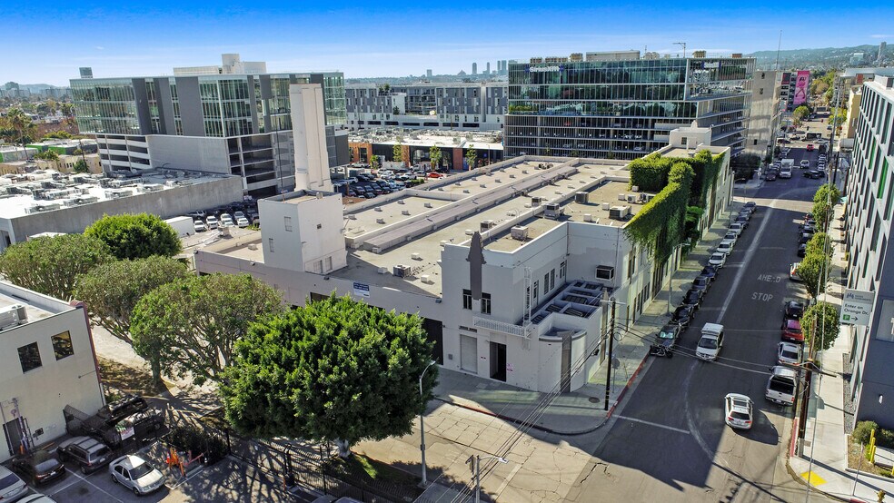 More Photos Of 7000 Romaine St, Los Angeles Showroom For Lease