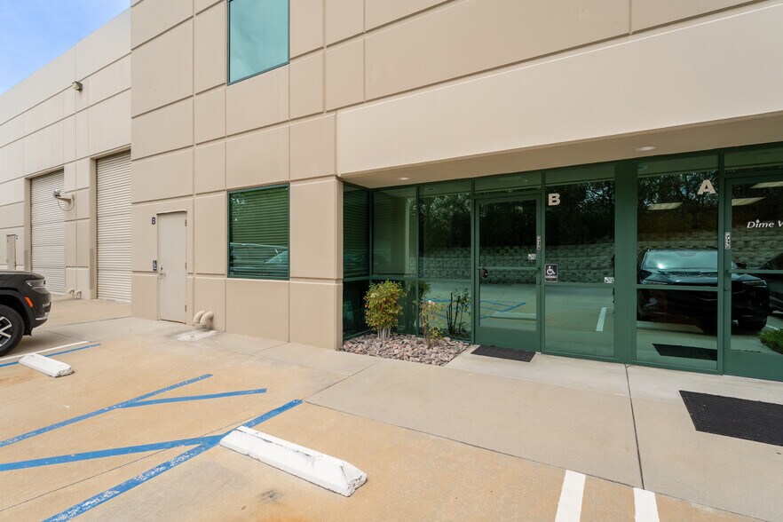 More Photos Of 2575 Fortune Way, Vista Warehouse For Lease