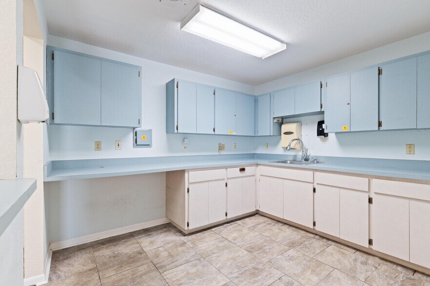 More Photos Of 1200 S Pinellas Ave, Tarpon Springs Medical For Lease