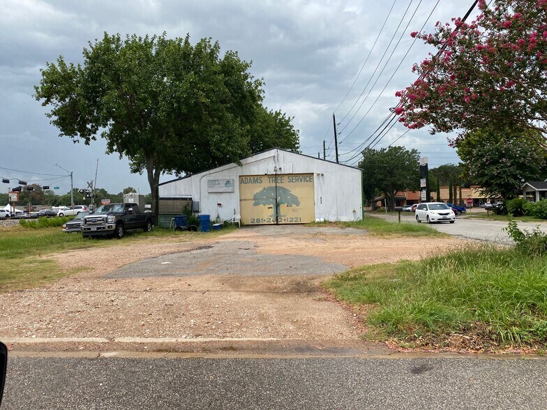 More Photos Of 800 Avenue D, Katy Warehouse For Sale