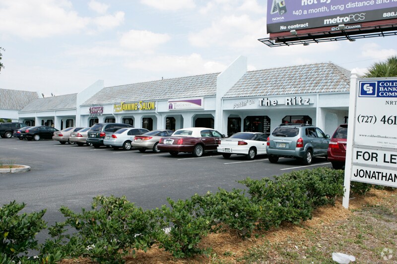 More Photos Of 9011 Park Blvd, Seminole Unknown For Lease