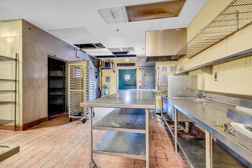 More Photos Of 1589 Big a Rd, Toccoa Flex For Sale