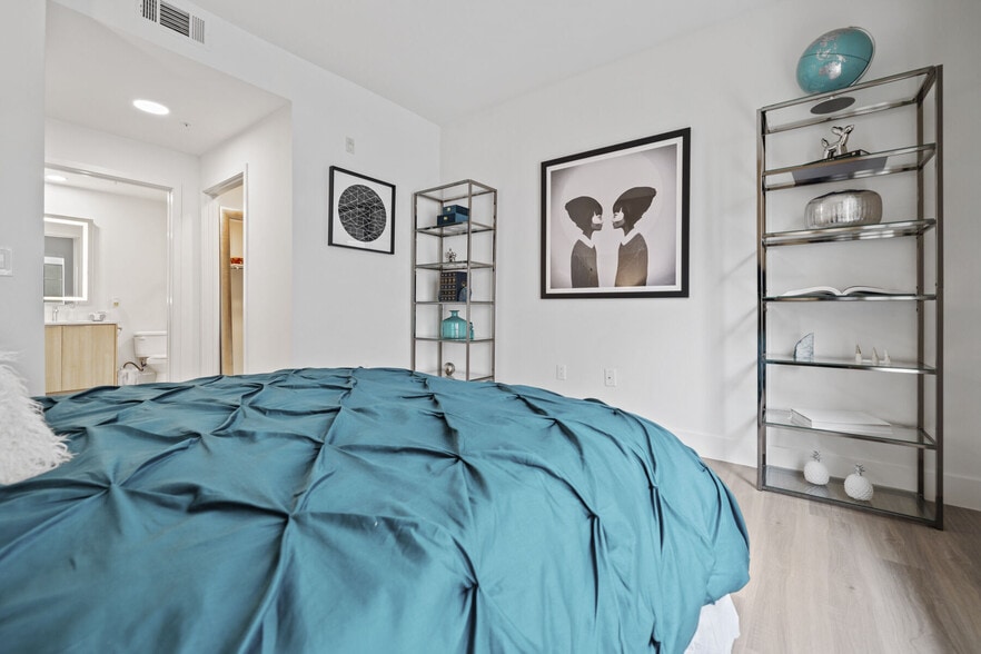 More Photos Of 11049 Magnolia Blvd, North Hollywood Apartments For Lease