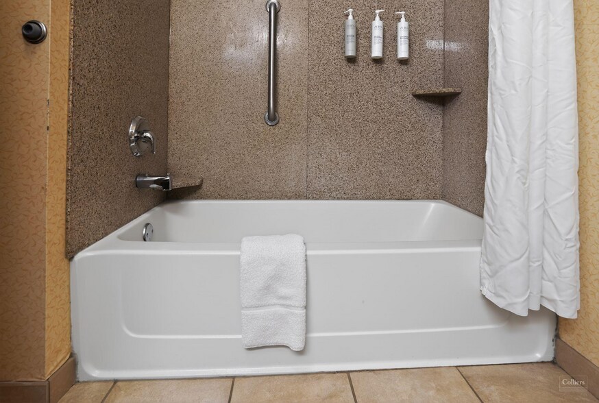 More Photos Of 202 Fairview Dr, Monaca Hotel For Sale