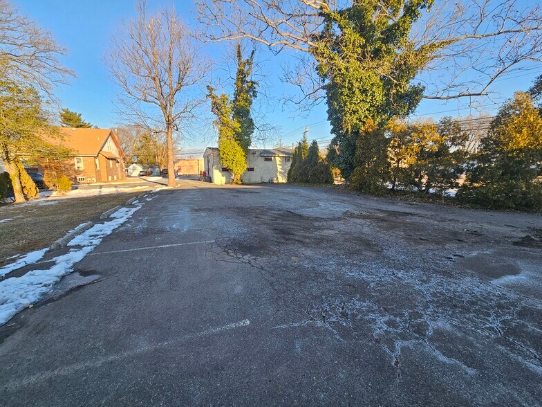 More Photos Of 308 N White Horse Pike, Stratford Veterinarian Kennel For Sale