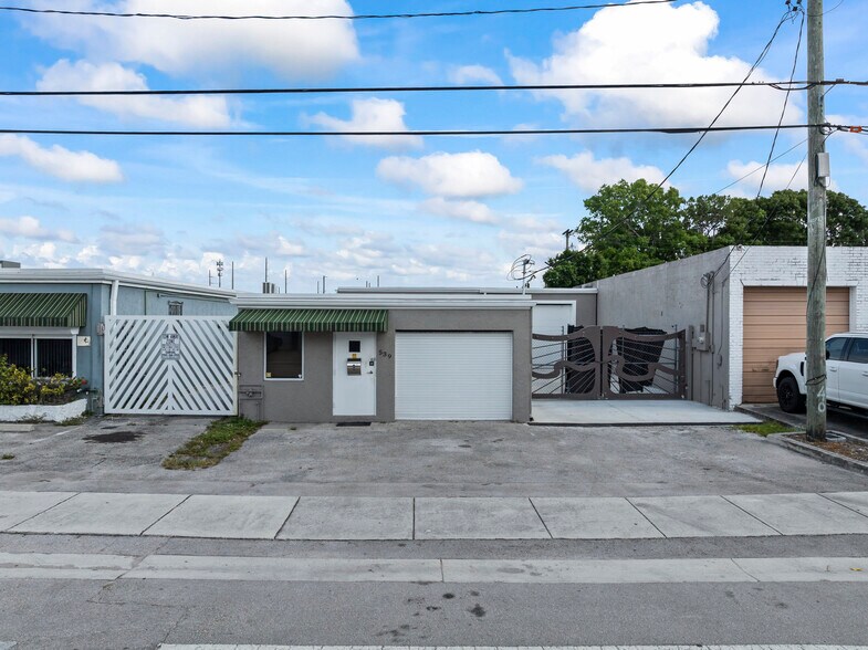 Primary Photo Of 539 NE 34th Ct, Oakland Park Warehouse For Lease