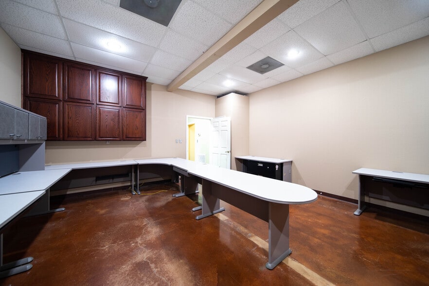 More Photos Of 2100 E Stan Schlueter Loop, Killeen Storefront Retail Office For Lease