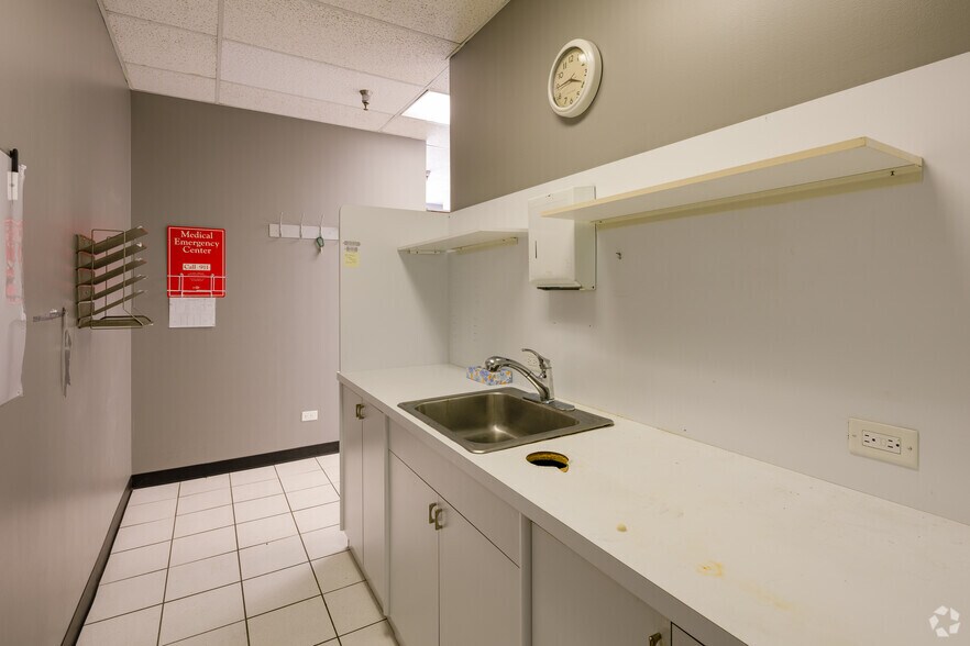 More Photos Of 14402 John Humphrey Dr, Orland Park Unknown For Lease