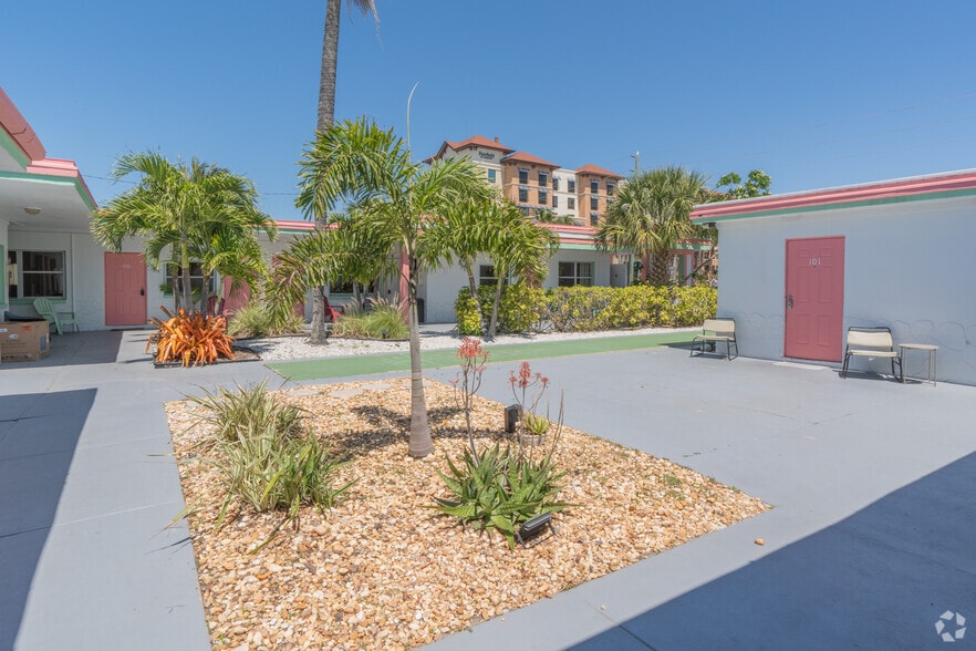 More Photos Of 648 Poinsettia Ave, Clearwater Beach Hotel For Sale