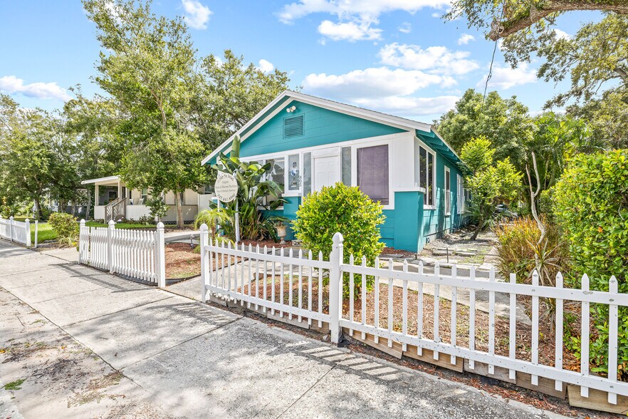 More Photos Of 805 Turner St, Clearwater Office For Sale