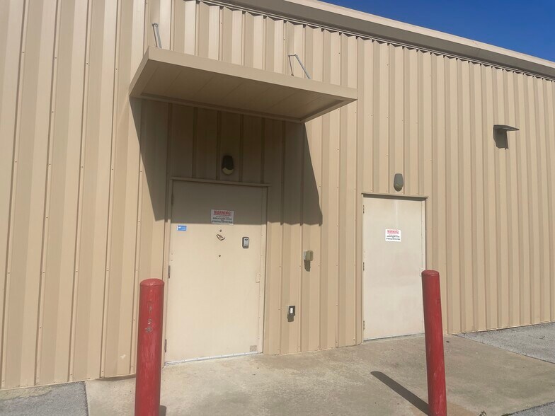 More Photos Of 202 S 2nd St, Porum Freestanding For Lease