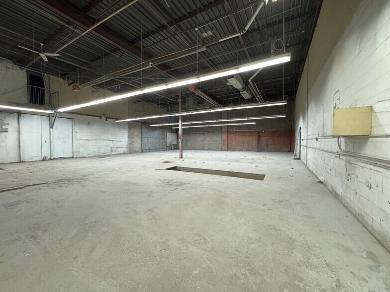 More Photos Of 25 Heritage Rd, Markham Warehouse For Lease