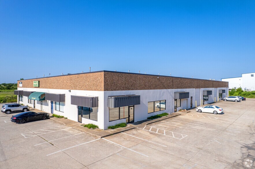 More Photos Of 3600-3744 E I 240 Service Rd, Oklahoma City Light Distribution For Lease
